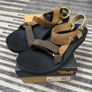 NWT Teva Midform Universal Leather Sandals in Black and Tan womens size 11